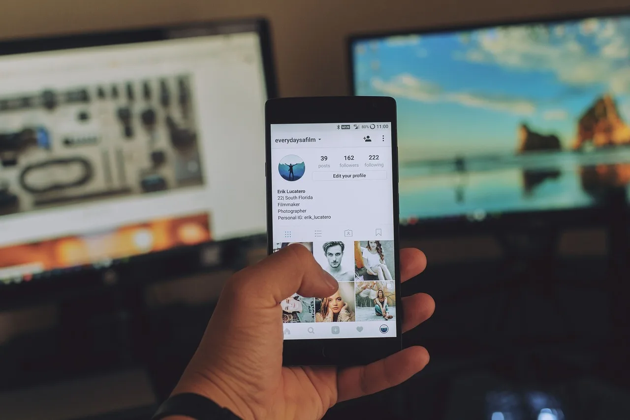 mobile, phone, social media, media, electronic, gadget, modern, technology, touchscreen, social media, social media, social media, social media, social media. Real Estate Social Media Checklist: The Items People Skip