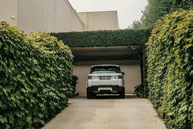 property, house, car wallpapers, real estate, court, land rover, car, garage, modern, hedges, cleas driveway, toorak, rich. Real Estate Social Media Trends as Operating Questions